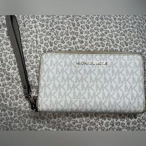 Michael Kors wallet/wristlet